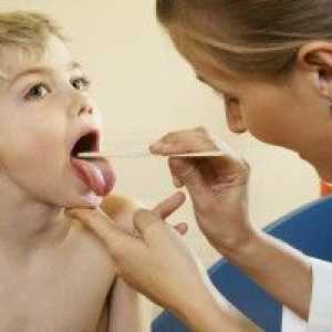 Red гърлото и температурата на детето