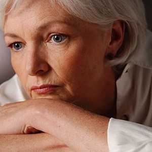 Преждевременна менопауза може да е свързана с обществено положение и лоши навици